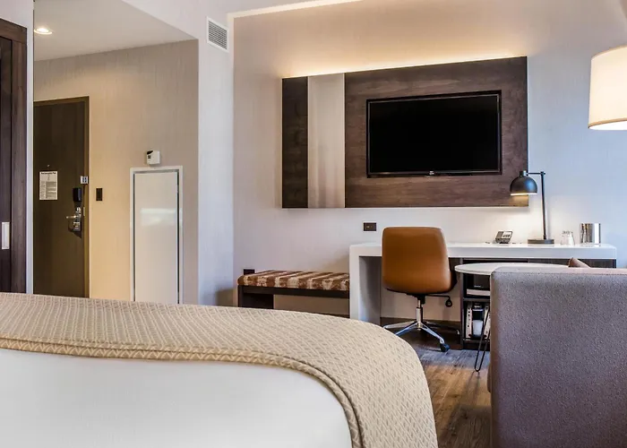 Cambria Loop - Theatre District 4* Chicago