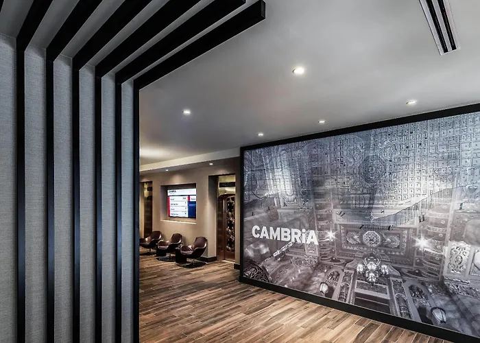 Cambria Loop - Theatre District Hotel 4*