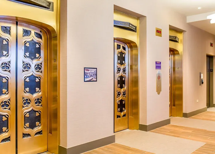 Cambria Loop - Theatre District Hotel