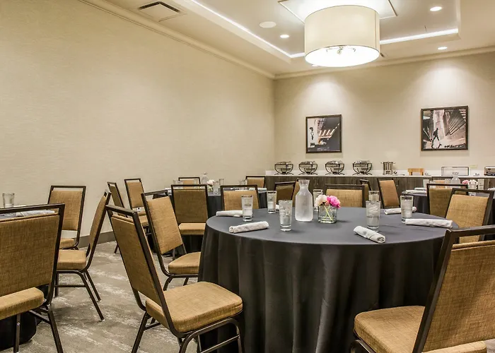 Hotel Cambria Loop - Theatre District 4*